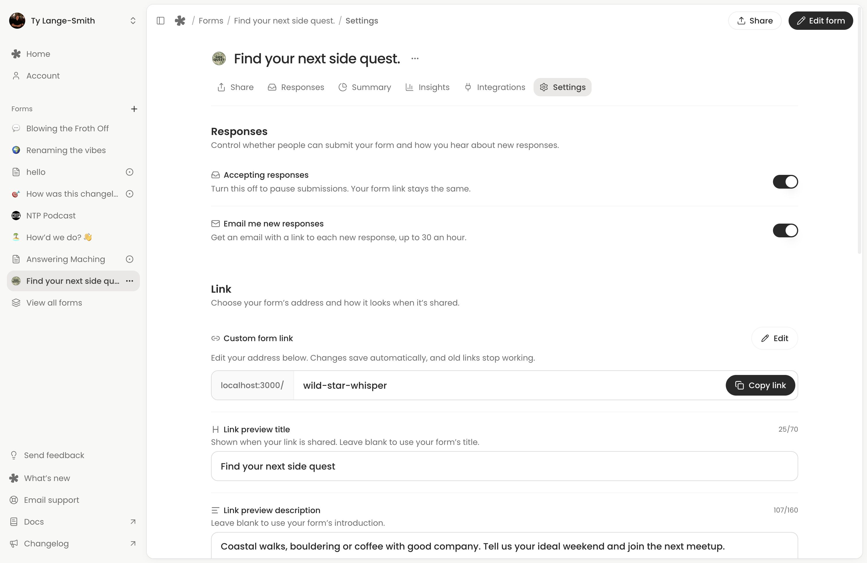 Settings with Accepting responses, Email me new responses and Custom form link.