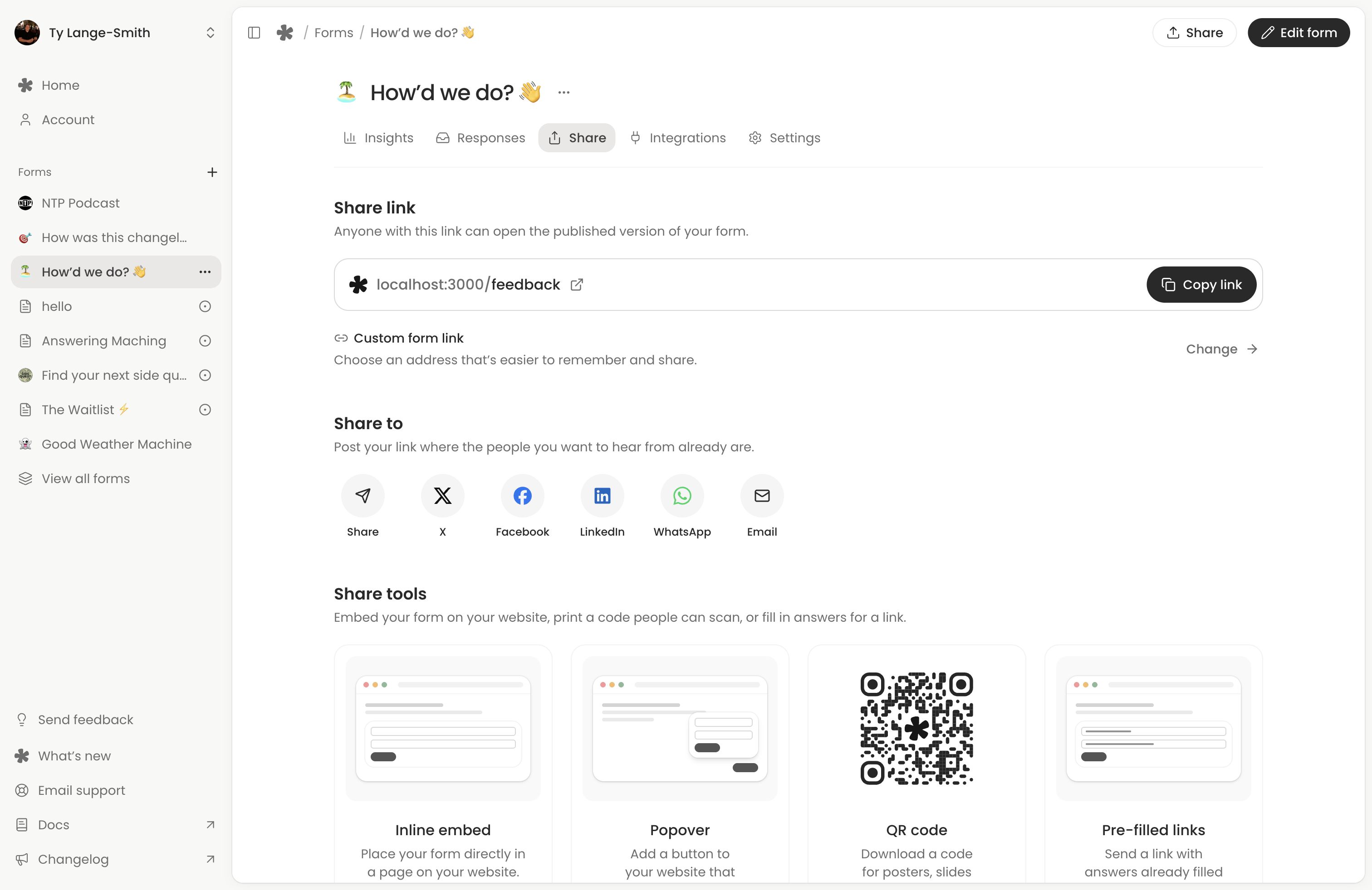 The Share page showing the form link, Copy link, custom-link action and social-sharing shortcuts.